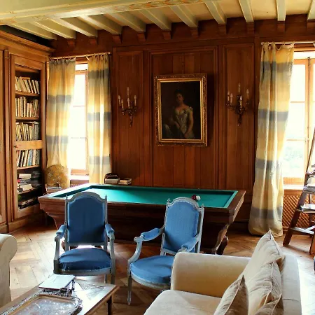 Château De Chambiers 4*