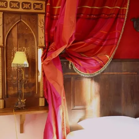 فندق مبيت وإفطار Chateau De Chambiers 4*