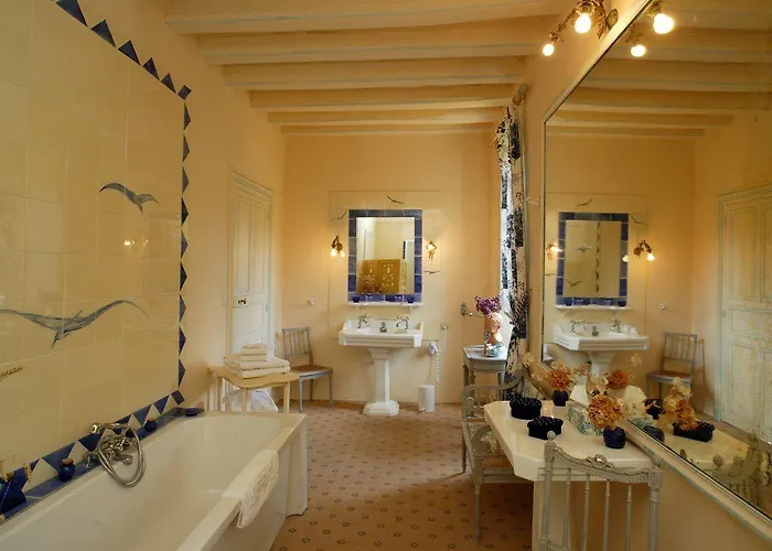 Chateau De Chambiers 4*