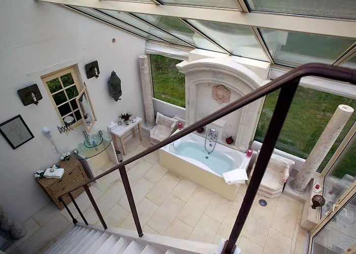 Chateau De Chambiers Bed & Breakfast 4*